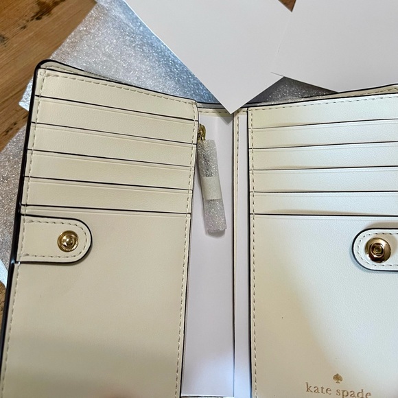 Kate Spade Urban Taxi Medium Slim Wallet - Picture 5 of 5